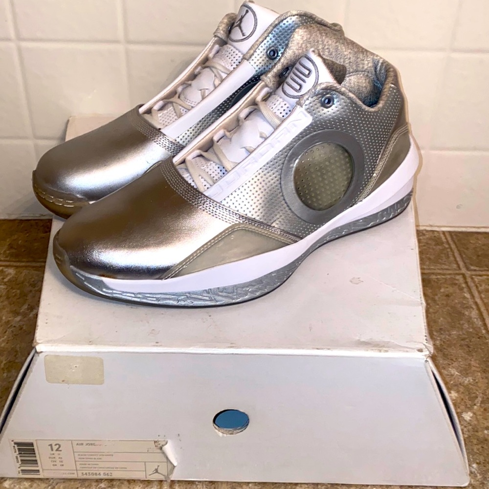 Retro Jordan 2010 size 12 Silver/grey